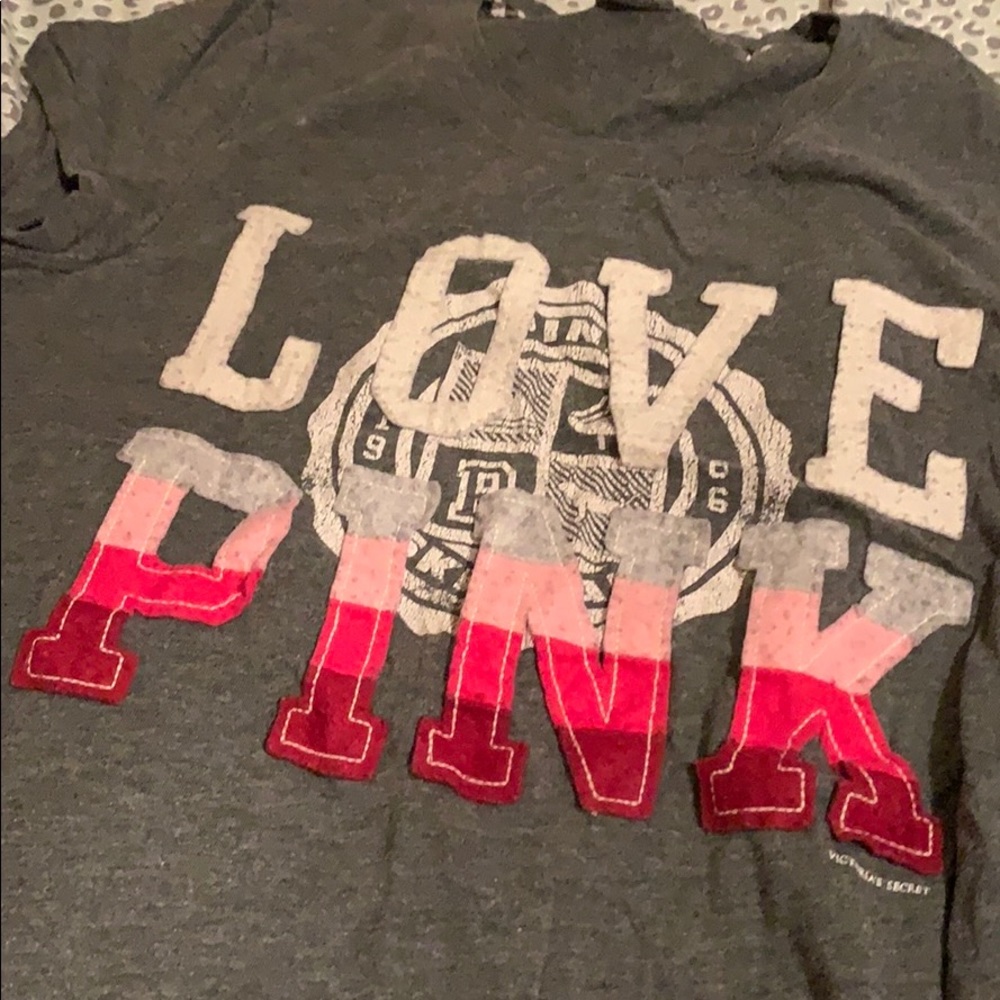 VS Pink tee